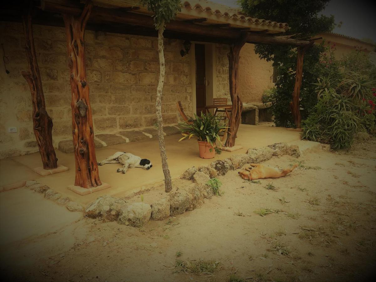 Li Casacci Bed & Breakfast Arzachena Bagian luar foto